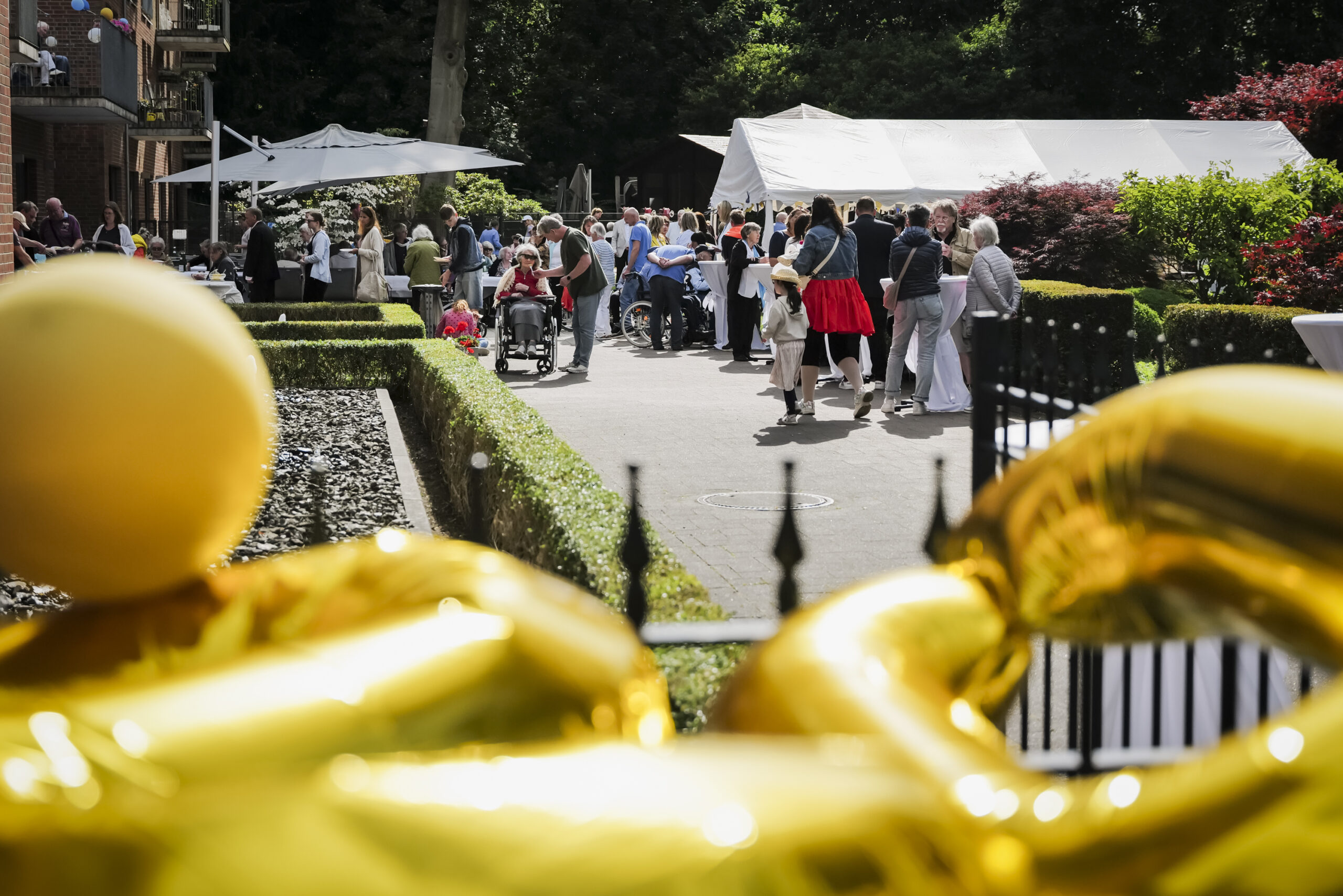 Eingang zum Sommerfest des Alsterdomizil