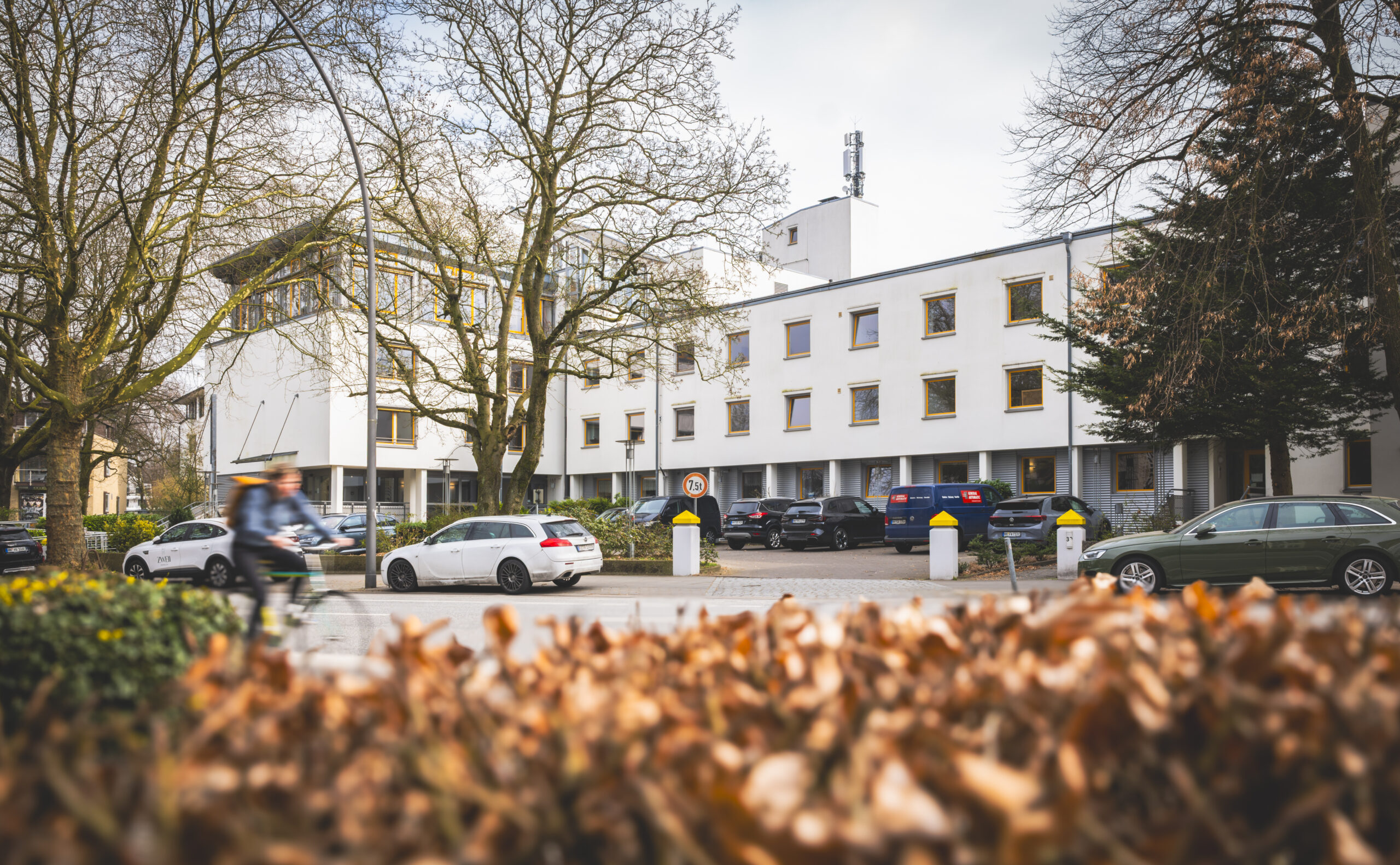 Das Haus Alstertal bei herbstlichen Wetter.