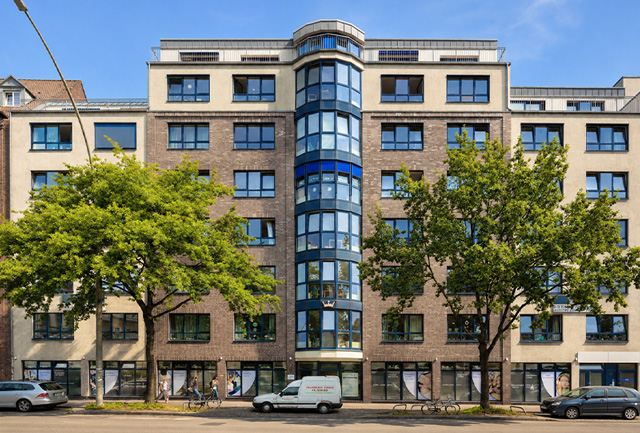 Stadtdomizil in der Sternschanze Hamburg Frontansicht bei Sonnenschein